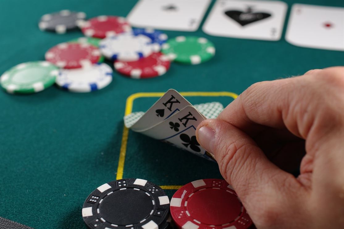 Odkrywanie połączenia kasyno-poker: Dynamiczny związek odkryty
