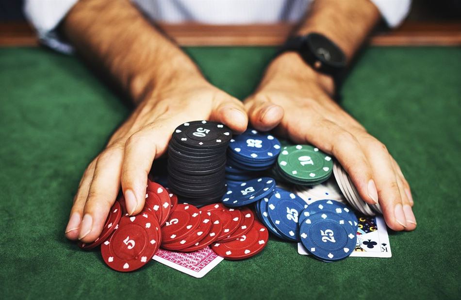 Oprogramowanie pokerowe na przestrzeni wieków: Śledząc ewolucję zmieniacza gier