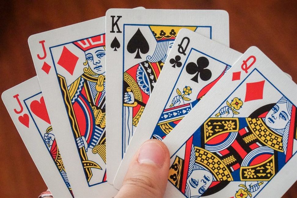 Eksploracja Wariantów Pokera: Zagraj w Niezwykłe Gry Karciane!